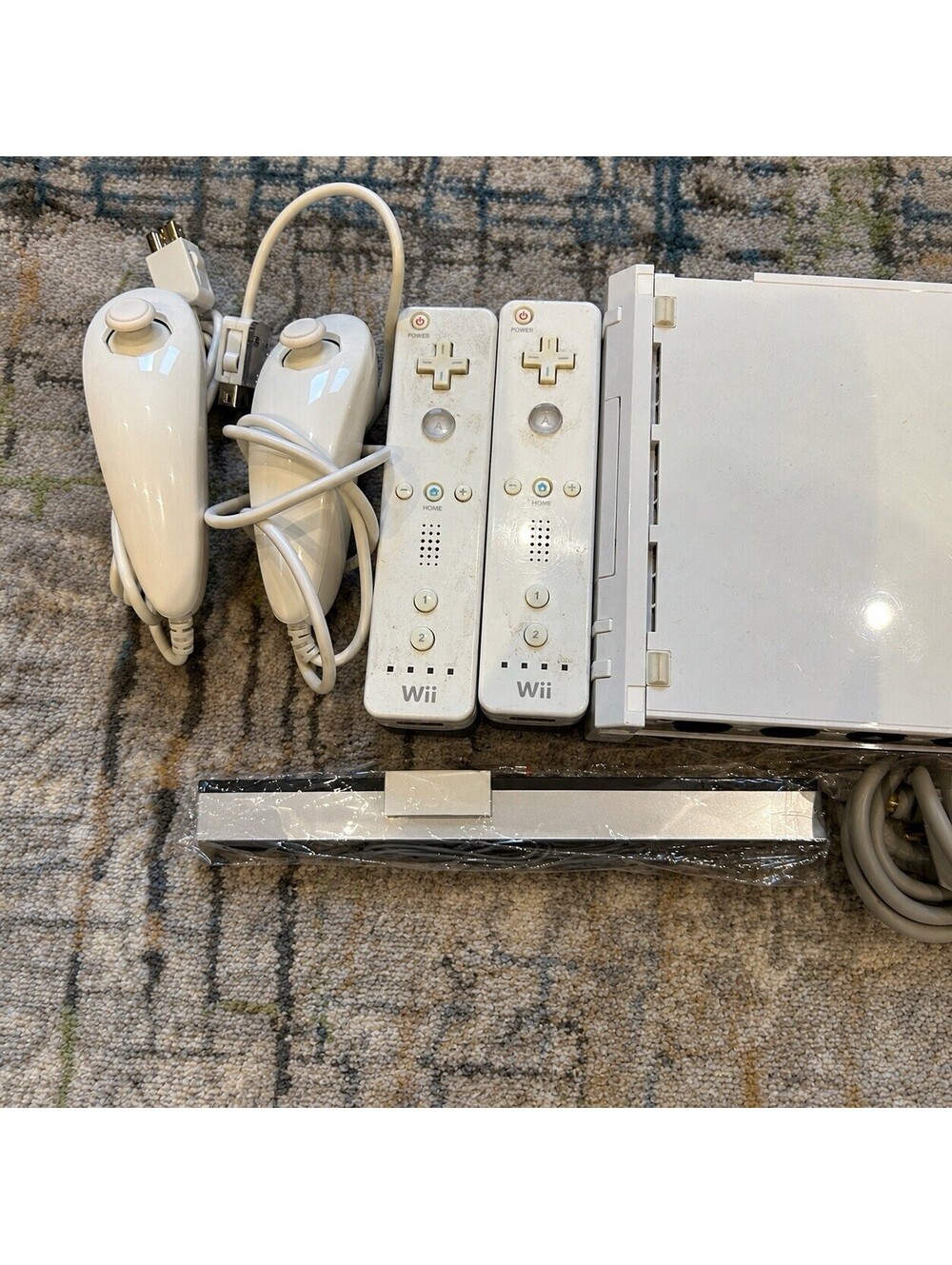 Nintendo Wii RVL-001 Console Bundle With Cords Remote & Nunchucks + Bar